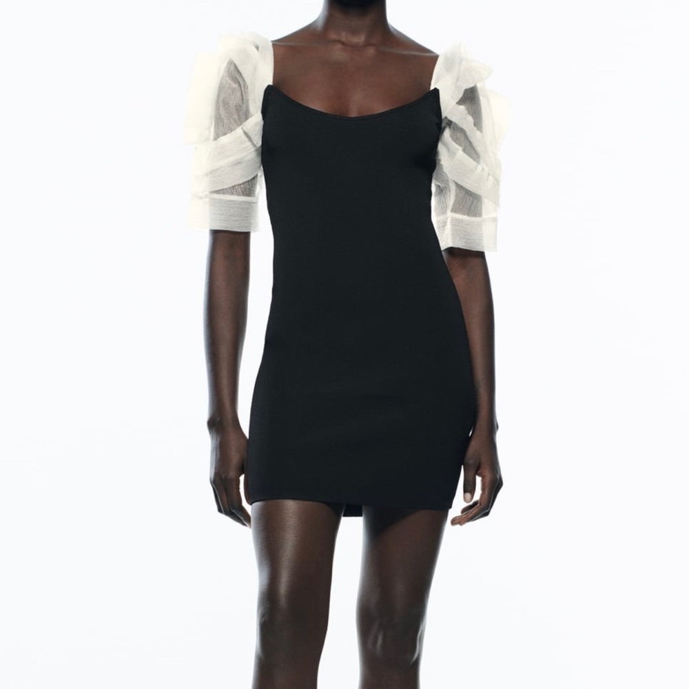 NEW with tags! Zara COMBINATION KNIT DRESS
Black / White 0/9598/052/084/04